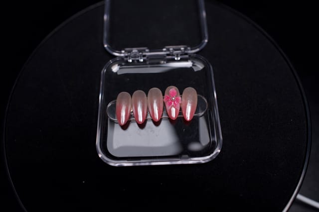 Caramel Lace press-on nail set