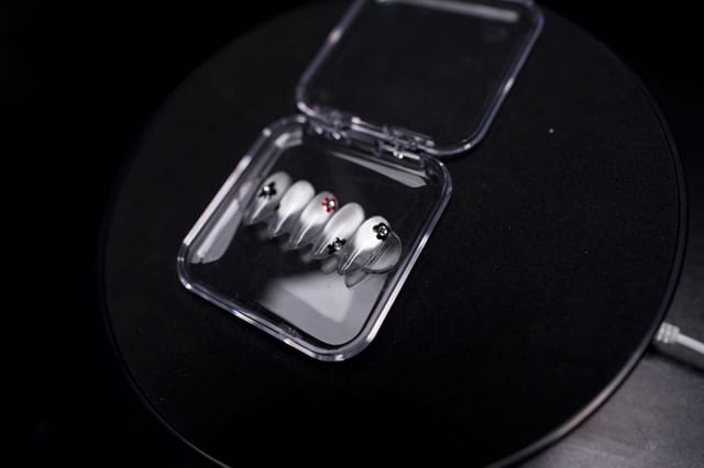 Velvet Rose press-on nail set
