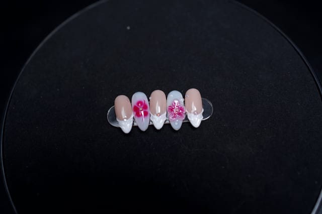Auric Dew press-on nail set