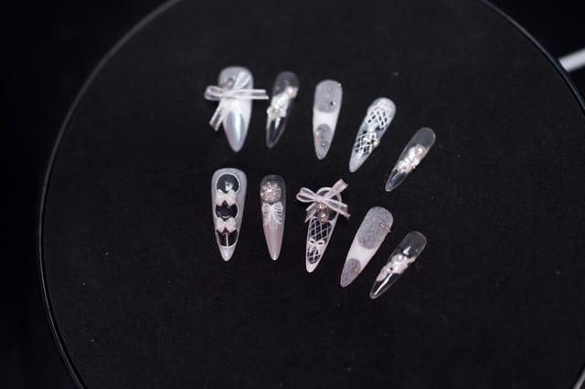 Crimson Gild press-on nail set